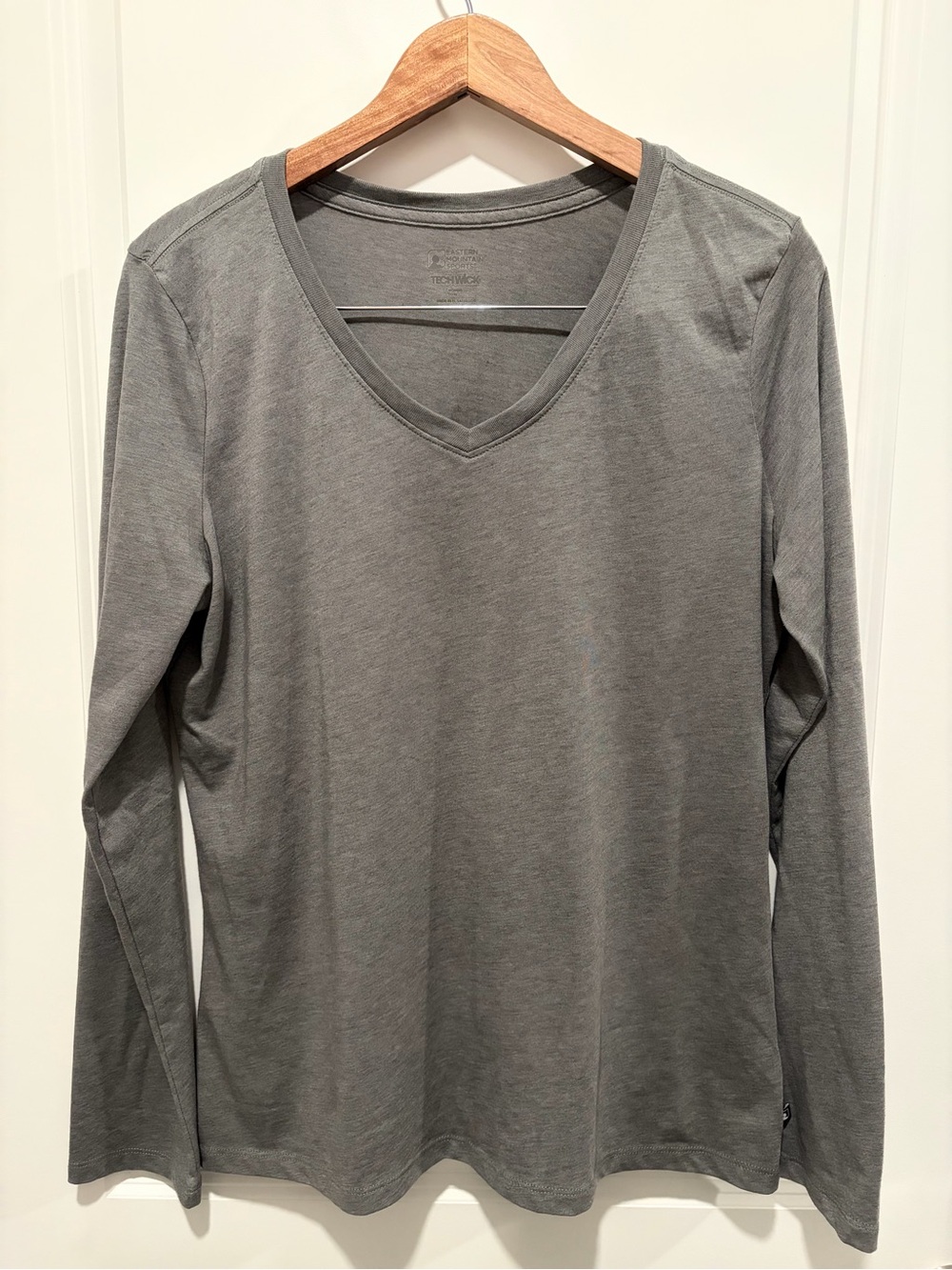 Eastern Mountain Sports Women's Techwick Gray V-Neck Long Sleeve Tee